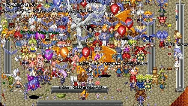 일랜시아 일본 서버의 로랜시아 광장. 당시엔 국내에도 이처럼 사람이 많았다.