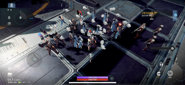 마을 내부는 신규 유저들로 북적거렸다.