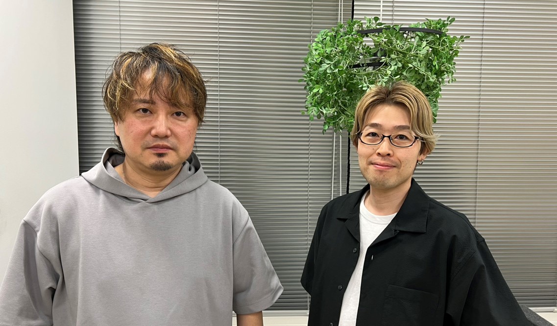 타니 나오시(좌), 카세 케이스케(우)