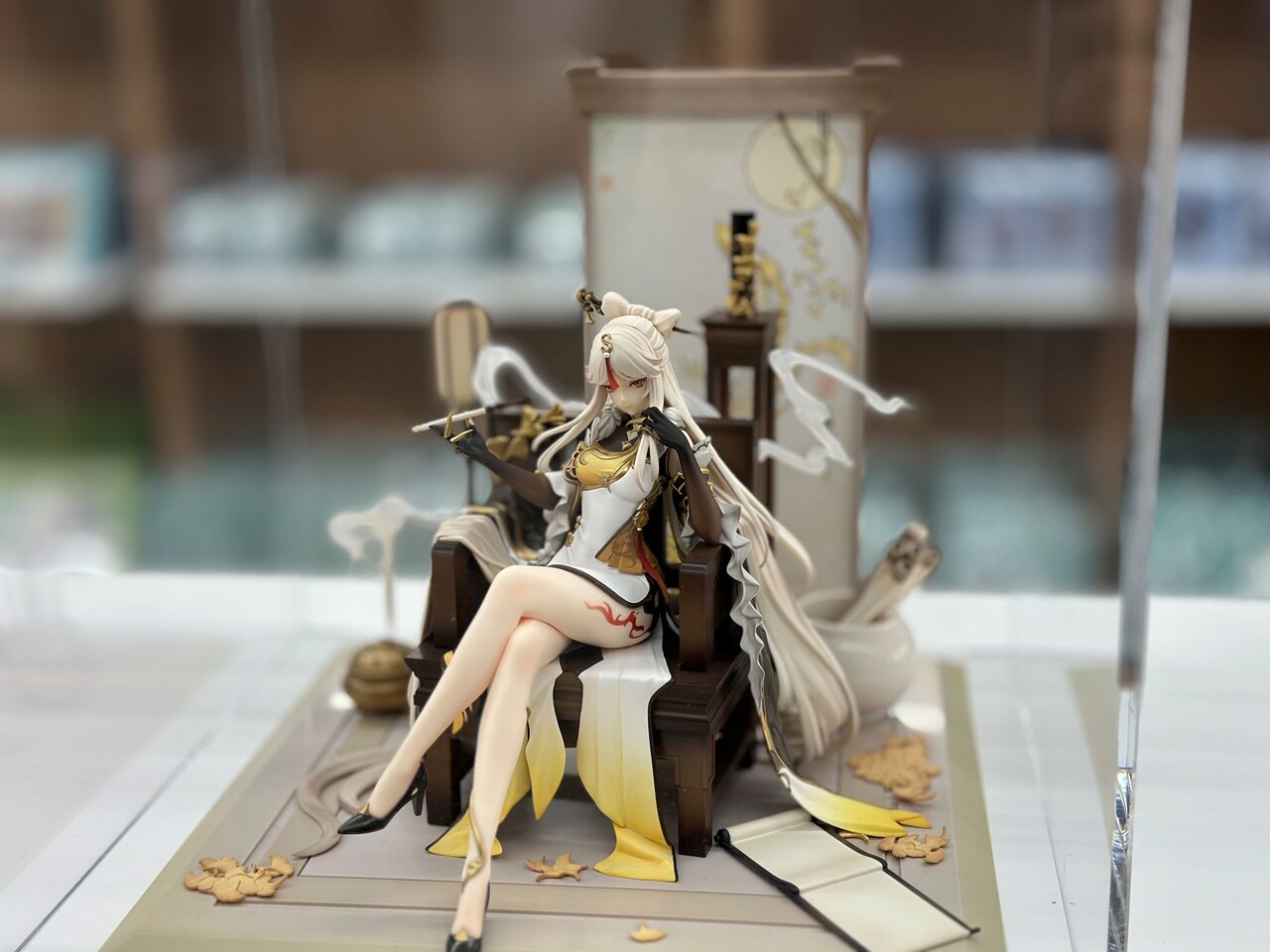 '도리의 모라 복권' 1등 상품이 응광 피규어다. 현장에서는 도전하는 이들이 적지 않았다.