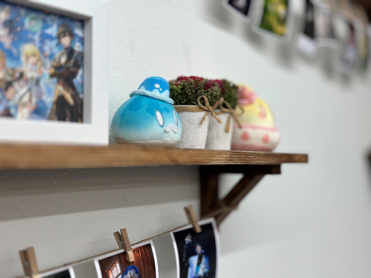 작은 소품 하나 하나 세심히 큐레이팅된 카페의 모습이다 팬들의 흡족한 표정이 상상된다.