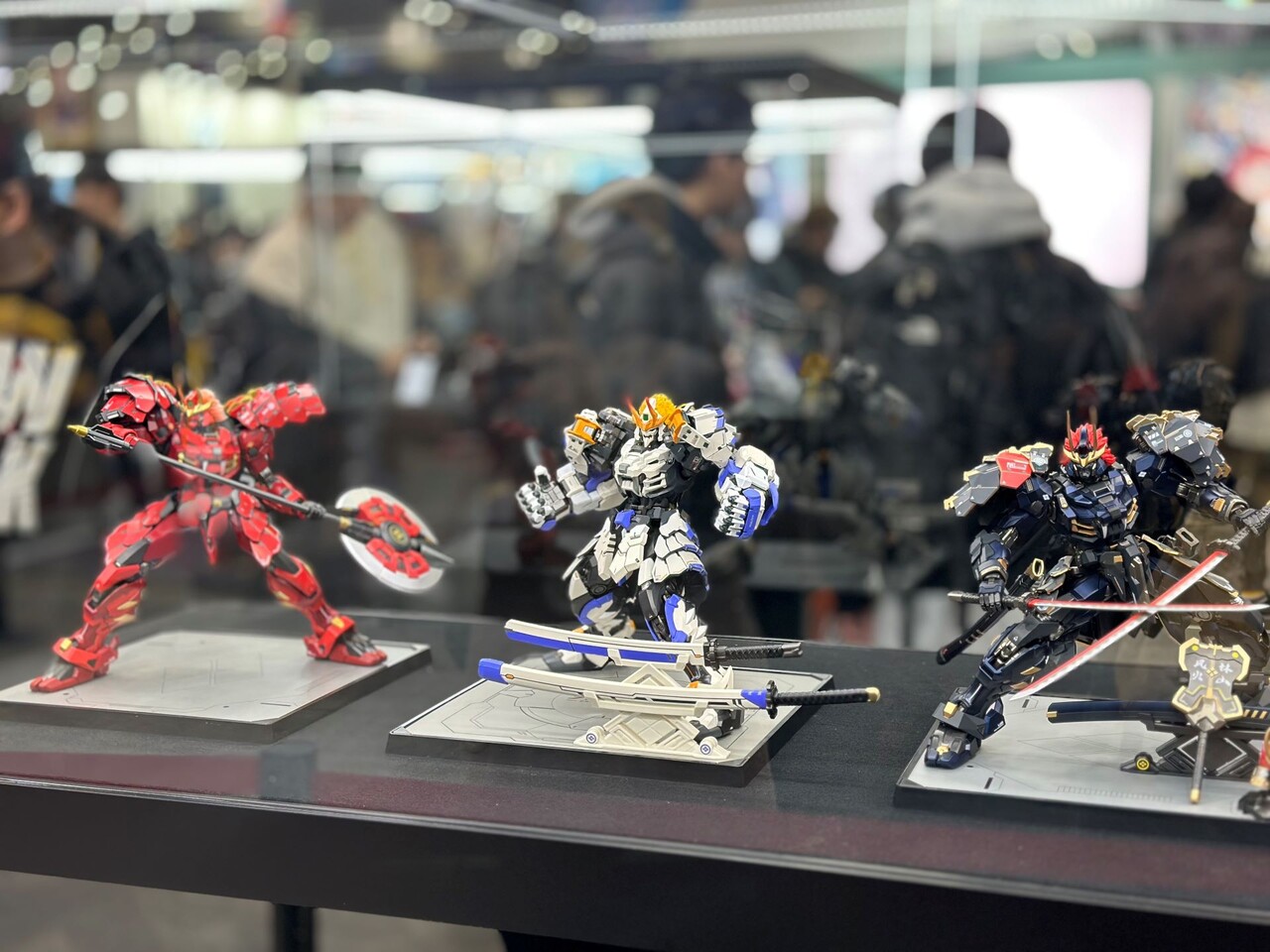 이런 행사에 피규어가 빠지면 섭하다.