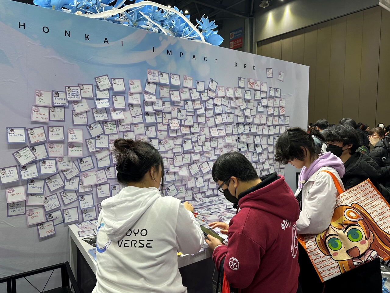 '붕괴 3rd'의 캐릭터 키이나, 제레, 엘리시아에게 직접 응원 메시지를 남길 수 있다.