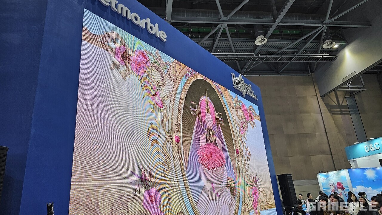 그간의 감동을 담은 6주년 헌정 영상에 수많은 마스터들의 발걸음이 잠시 멈췄다