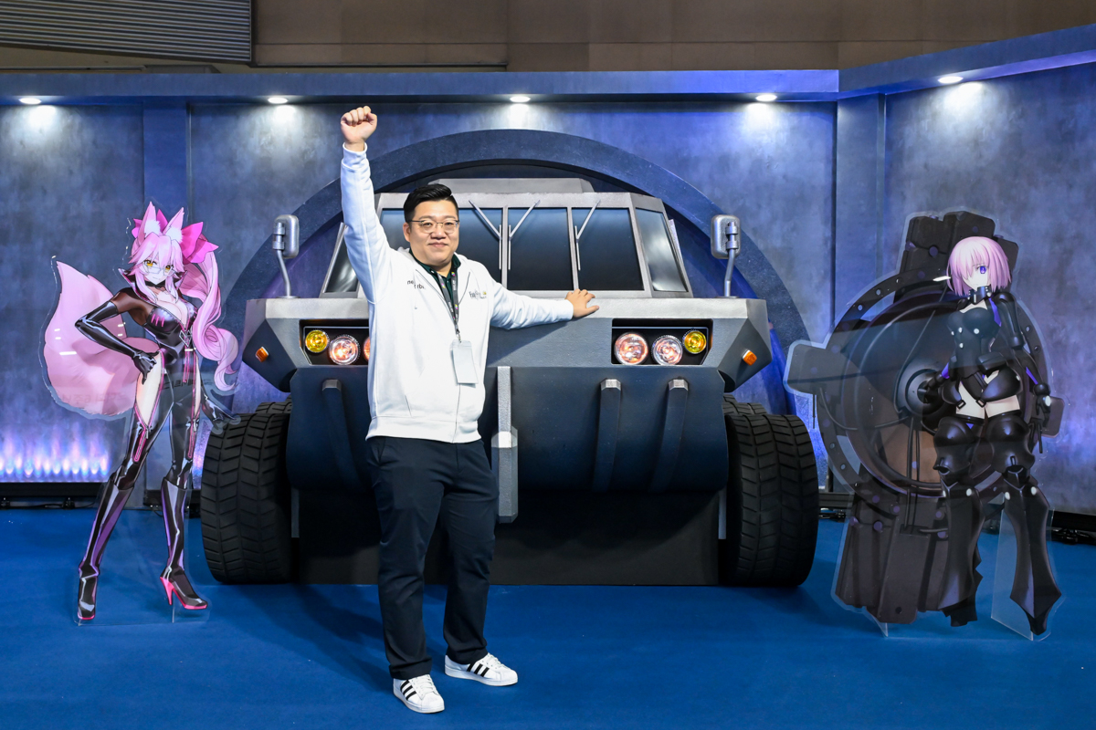 부스 조형물의 메인은 대형 섀도 보더가 자리잡았다