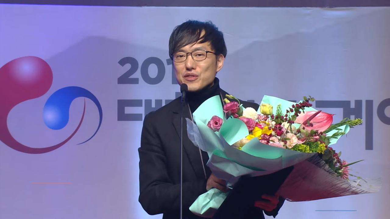 '2019 대한민국 게임대상' 기획·시나리오 부문에서 기술창작상을 수상한 채현준 기획실장