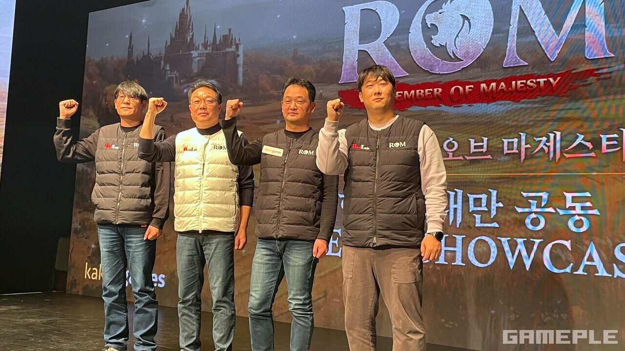 왼쪽부터 최강태 레드랩게임즈 테크니컬 디렉터, 신현근 레드랩게임즈 대표, 김상구 카카오게임즈 사업본부장, 정석우 레드랩게임즈 비즈니스 디렉터