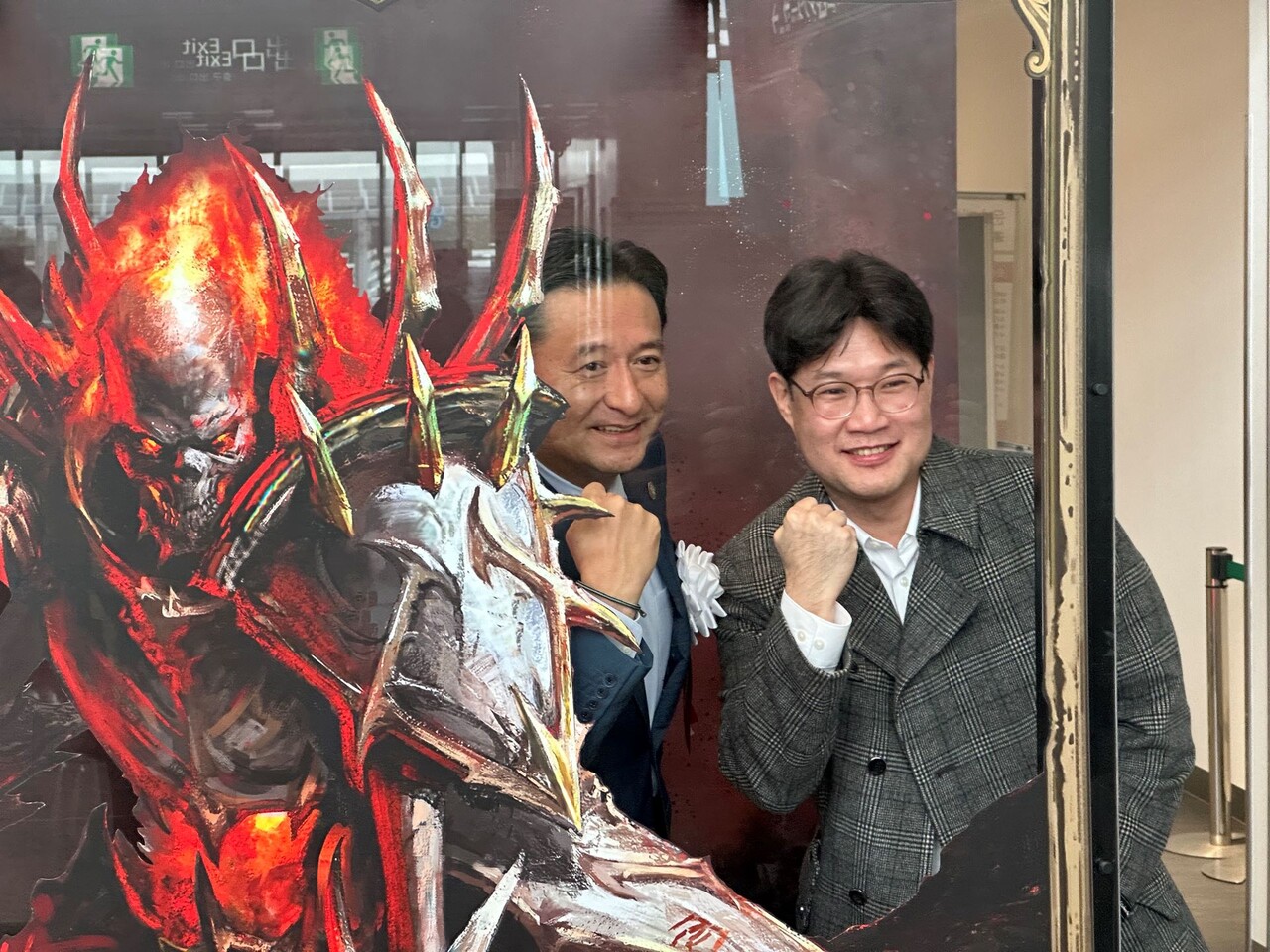 사가현 요시노리 야마구치 지사(왼쪽), 엔씨 재팬 김준범 사업 총괄 본부장(오른쪽)