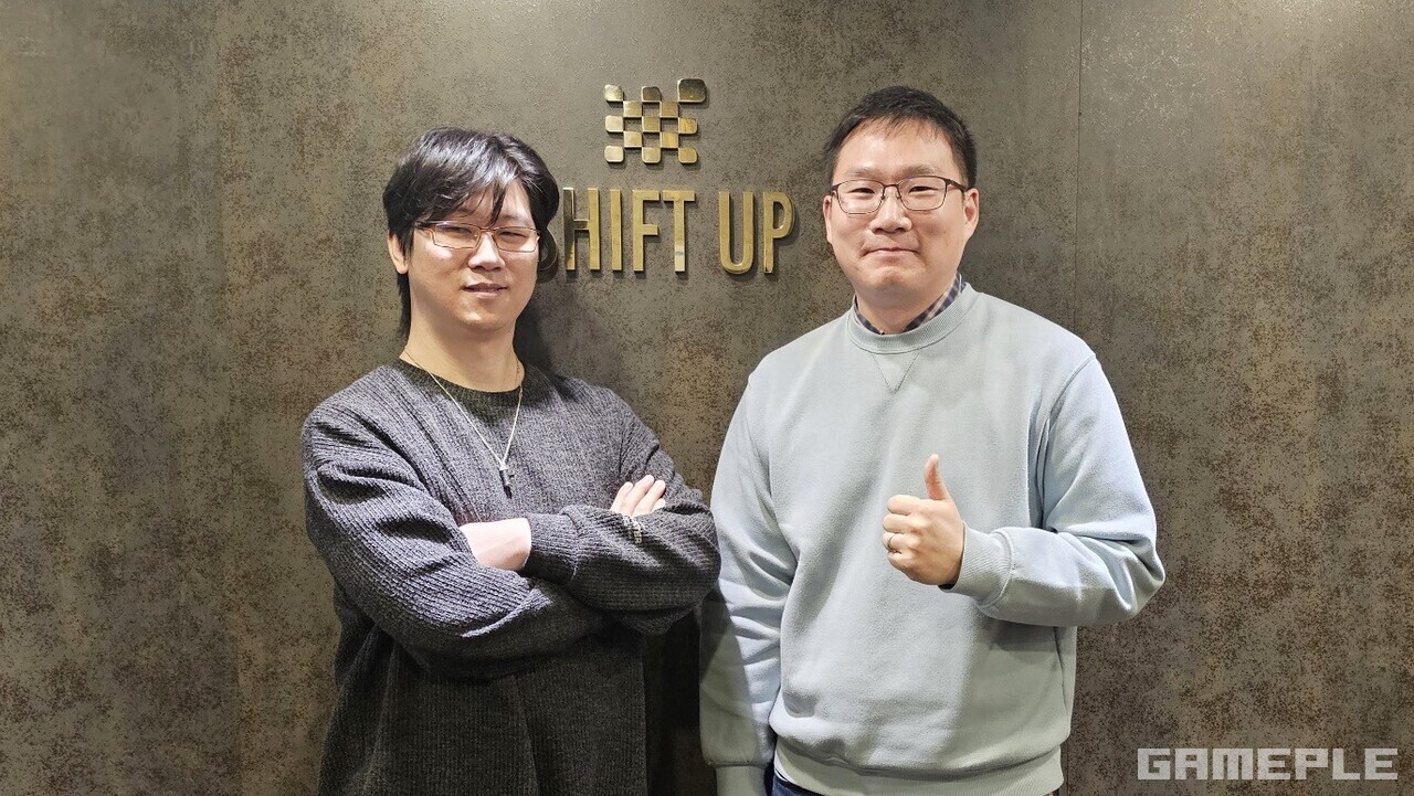 시프트업 김형태 대표(왼쪽), 이동기 테크니컬 디렉터(오른쪽)