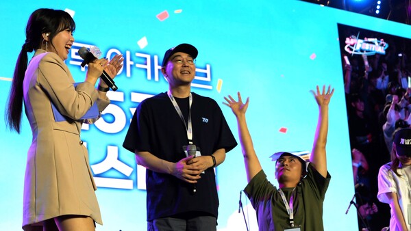 김용하 PD의 등장에 현장 분위기는 극에 달했다.