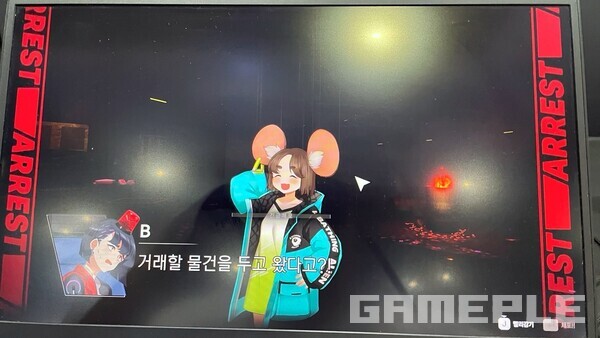 대화하는 상대의 표정만큼이나 주인공 B의 표정도 다양하다.