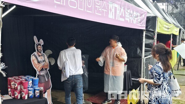 퍼거스에게 20년간 쌓인 한을 주먹으로 해결할 수 있는 기회