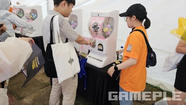 행운의 캡슐을 돌리는 공간