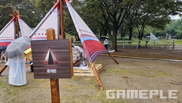 휴게존 디자인도 허투루 하지 않았다