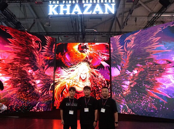 '카잔' 부스를 찾은 네오플 이준호CD, 윤명진 대표, 이규철AD 