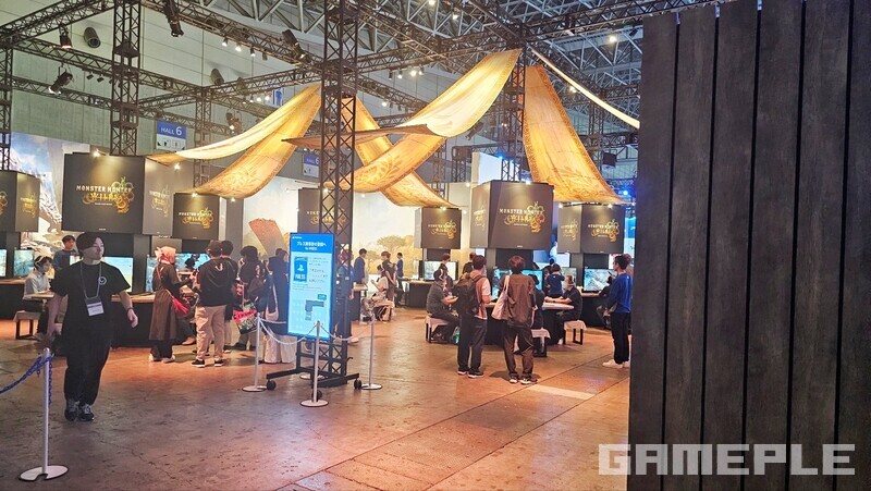 6홀 소니 부스 시연대