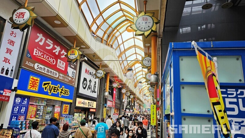 지나가는 길이자, 또다른 관광 명소인 나카노 선 몰