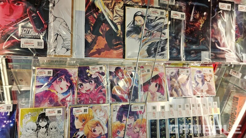 최근 인기 IP의 귀한 아이템도 물론 많다