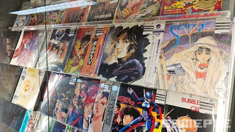 '우주'라는 테마 하나만으로도 서브컬처 매장 하나가 있다