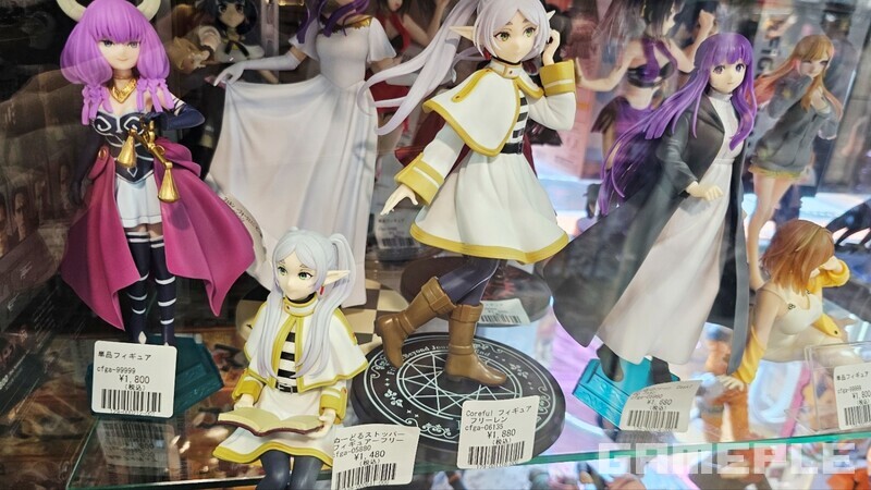 신구의 조화가 어우러지는 피규어 숍