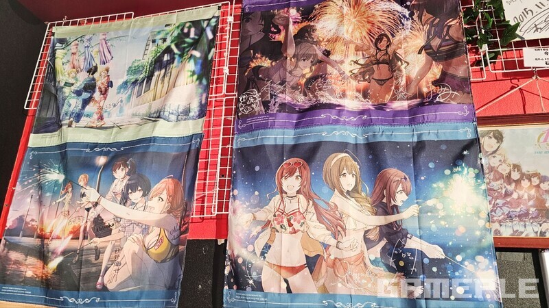 아래는 남코 나카노점 2층에서 만난 아이돌 마스터 전시 풍경