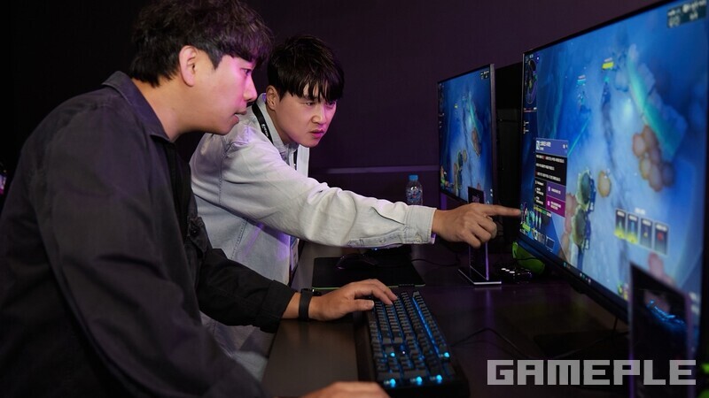 네오플 윤명진 대표가 시연하는 '슈퍼바이브'