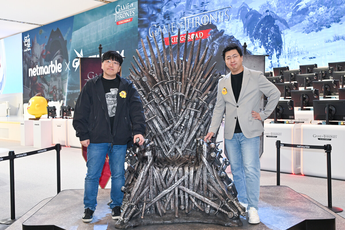 장현일 PD(왼쪽), 문준기 본부장(오른쪽)