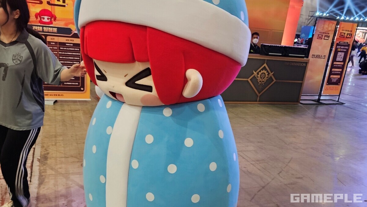 행사장에 귀엽게 돌아다니는 스노우메이지들