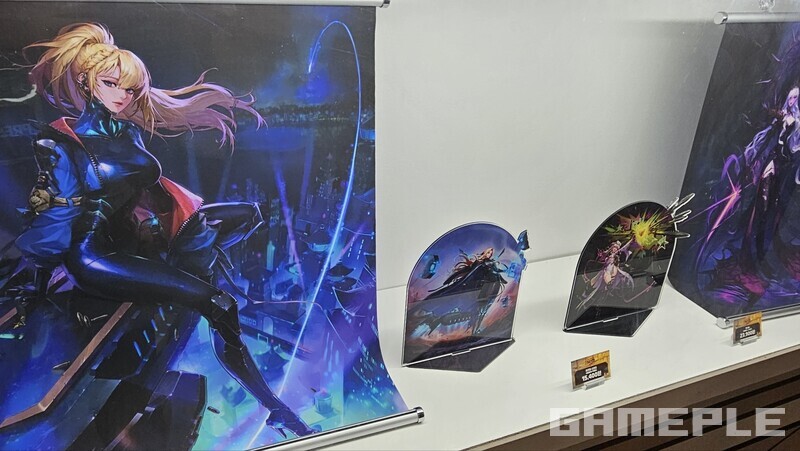 패러메딕과 키메라 굿즈가 벌써 준비되어 있었다