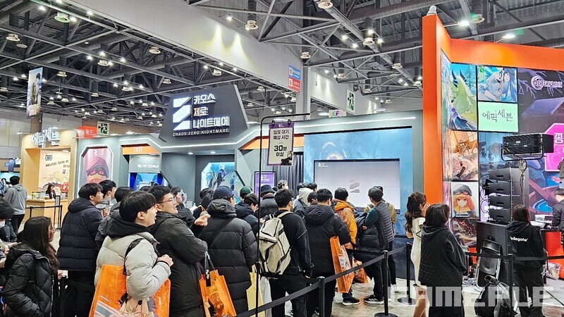 예상 대기시간을 체계적으로 안내해주는 스마일게이트 부스