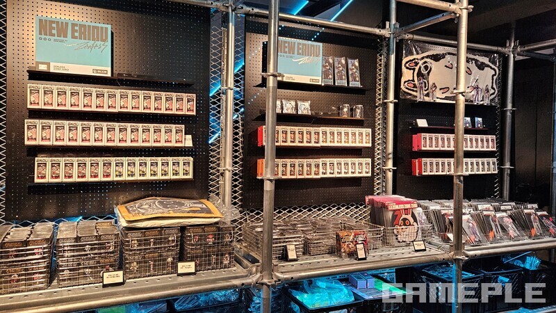 풍성하고 다양하게 쌓인 굿즈들