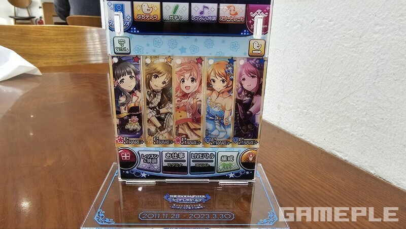 원하는 5명 아이돌을 조립해 끼울 수 있는 아크릴 디오라마