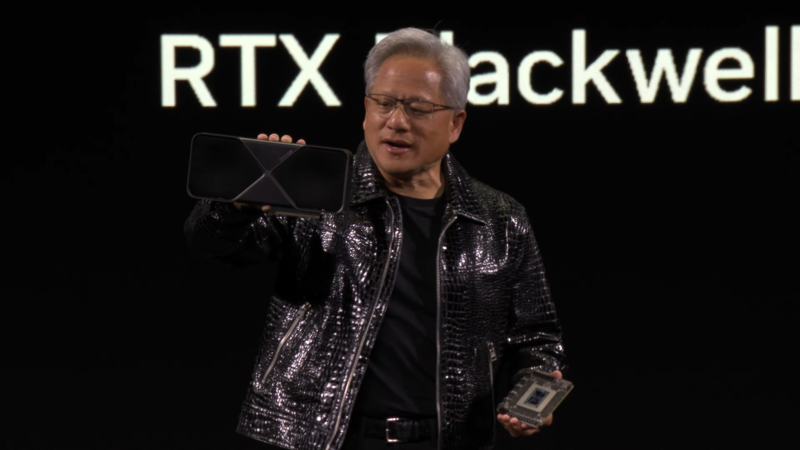 CES 2025 기조연설에서 RTX 5090을 선보인 엔비디아 젠슨 황 CEO