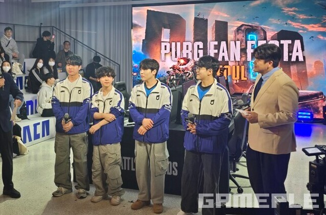 DN프릭스 선수들이 인터뷰를 진행하고 있다