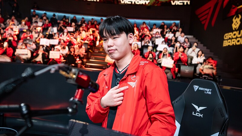 구마유시를 대체해 데뷔한 신인 '스매쉬' 신금재