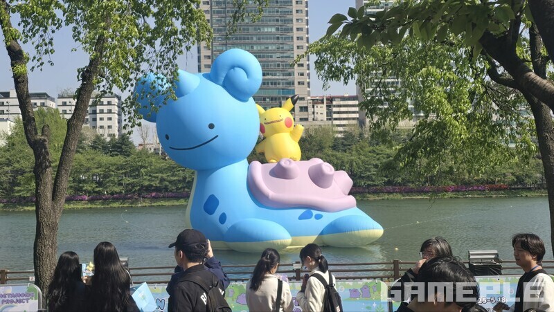 석촌호수의 거대 메타몽