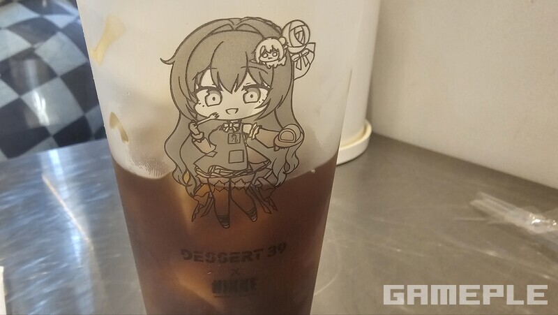 컵 주인공은 도로롱 머리핀을 단 도로시