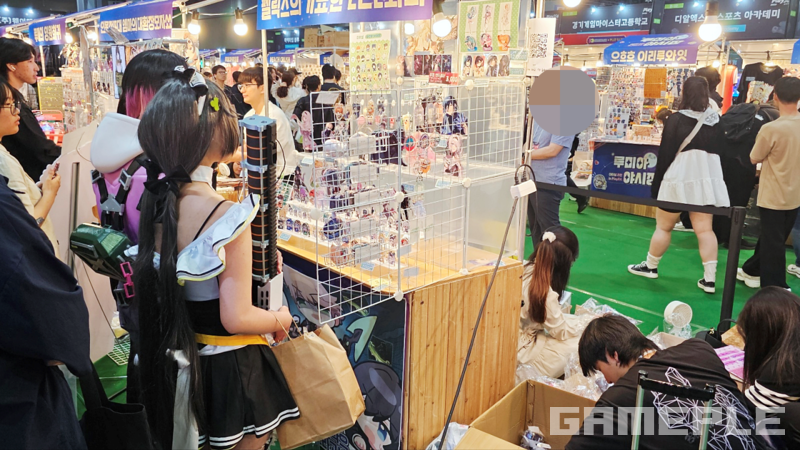 인기 부스는 오전 중 대부분 상품이 품절될 정도