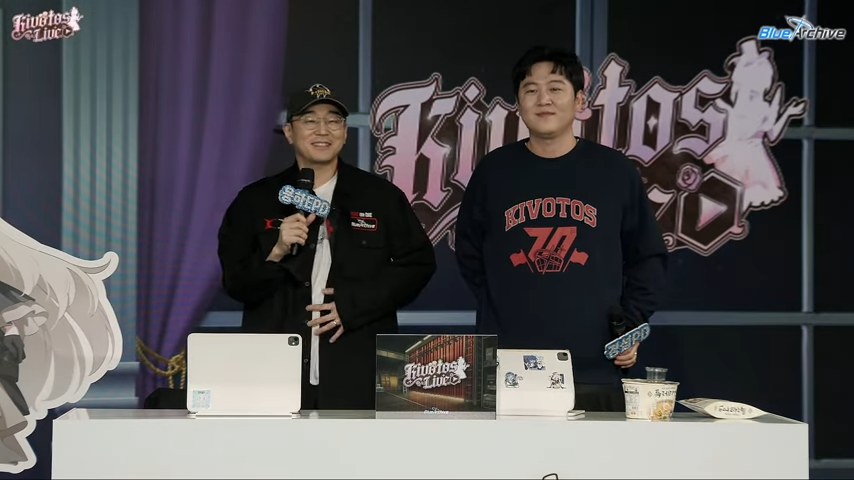 지난 키보토스 라이브에서 김용하 책임PD와 안경섭PD가 직접 입고 유저들에게 선보인바 있다.