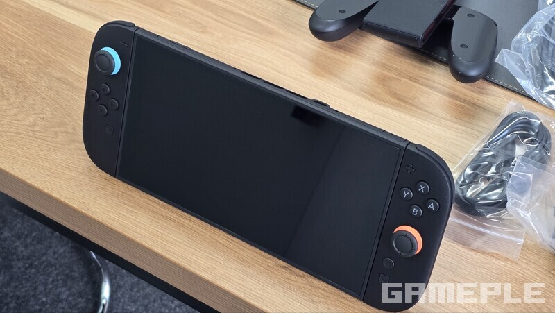 세워둔 형태. 조이콘은 체험회때 확인한 것 같이 쉽게 잘 붙었다.