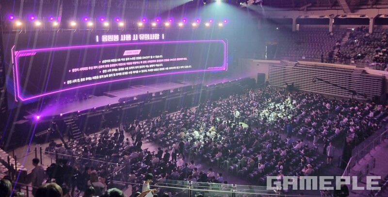 ​점점 채워지고 있는 장충체육관