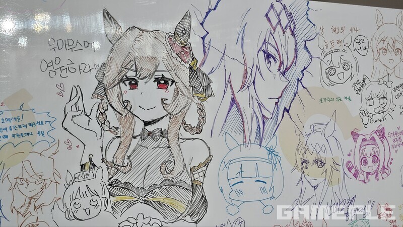 메시지 월은 역시 그림 능력자들의 경연장