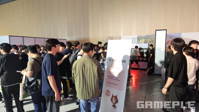 체험 존마다 엄청난 인파로 가득했다