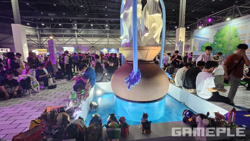 각종 애장품이 가득한 트레센 학원 중앙 분수대