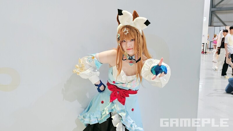 최근 뜨거웠던 캐릭터 '아몬드 아이' 코스프레도 등장