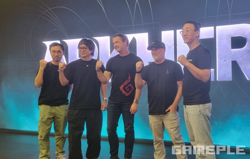 왼쪽부터 '서총동' 사업실장, '정우용' 대표, '롭 팔도' CEO, '제레미 크레이그' 게임 디렉터, '민 킴' CSO