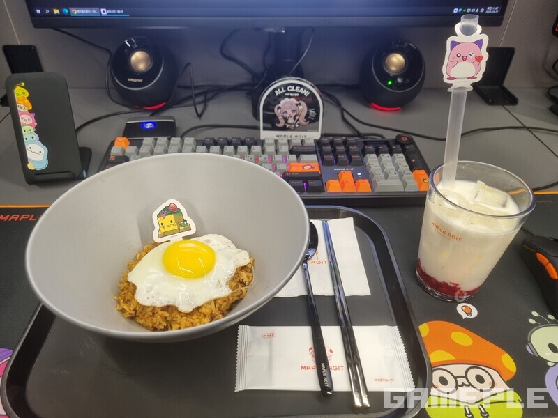 직접 먹어본 낄낄볶음밥과 핑크빈 딸기라떼