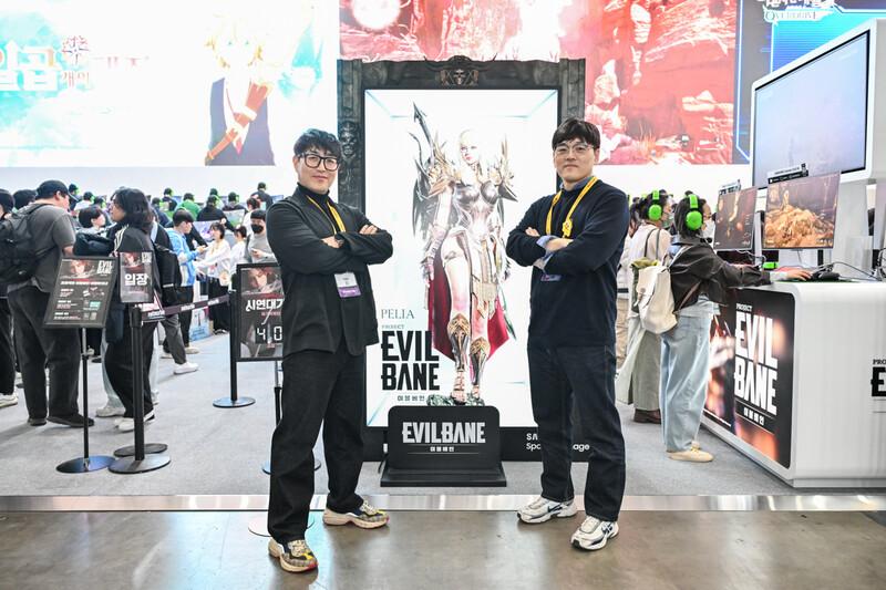 넷마블 이정호 사업본부장, 넷마블몬스터 최동수 기획팀장 (좌측부터)